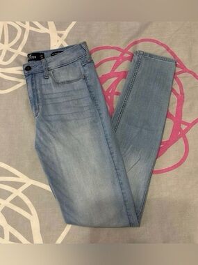 Hollister High-Rise Light Wash Skinny Jeans